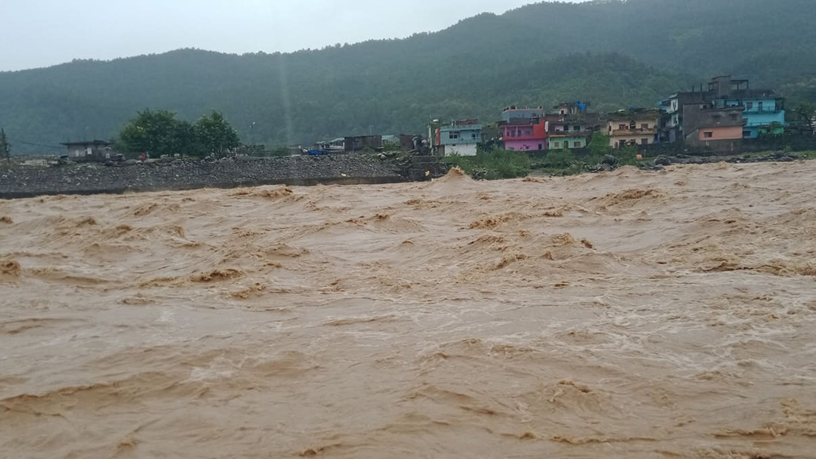 जोखिममा तिनाउ नदी आसपासका बस्ती,  सतर्कता अपनाउन आग्रह